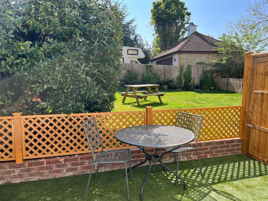 Cosy Coach House Garden Apartment By The Sea, Own Entrance Door, Garden Terrace With Exclusive Rear Door Access & Free Reserved Parking Space Only 2 Mtrs From Your Apt Door! Early Checkin From 3Pm And Late Check Out Till 11Am Available! Broadstairs Exteriér fotografie