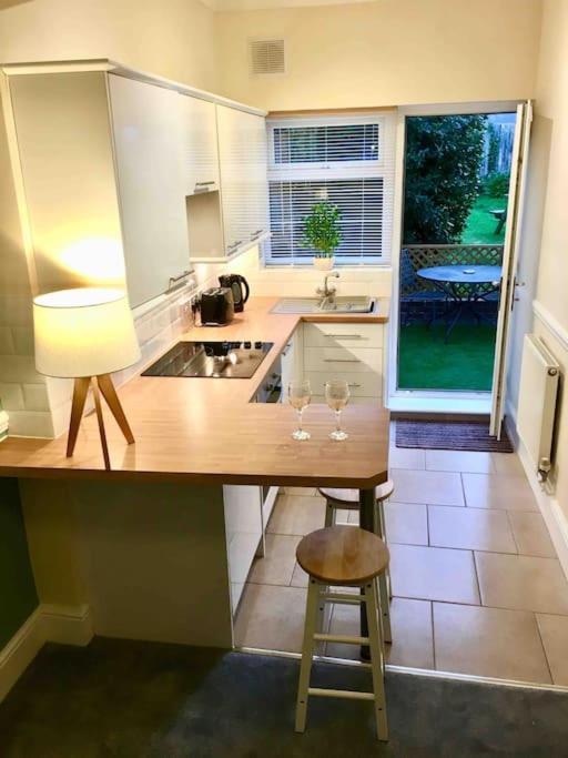 Cosy Coach House Garden Apartment By The Sea, Own Entrance Door, Garden Terrace With Exclusive Rear Door Access & Free Reserved Parking Space Only 2 Mtrs From Your Apt Door! Early Checkin From 3Pm And Late Check Out Till 11Am Available! Broadstairs Exteriér fotografie