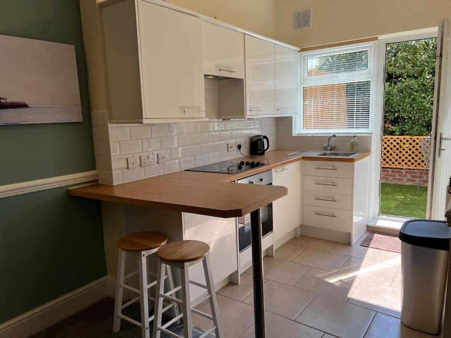 Cosy Coach House Garden Apartment By The Sea, Own Entrance Door, Garden Terrace With Exclusive Rear Door Access & Free Reserved Parking Space Only 2 Mtrs From Your Apt Door! Early Checkin From 3Pm And Late Check Out Till 11Am Available! Broadstairs Exteriér fotografie