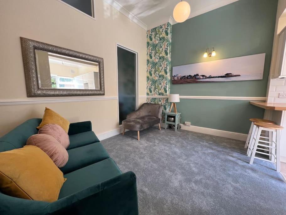 Cosy Coach House Garden Apartment By The Sea, Own Entrance Door, Garden Terrace With Exclusive Rear Door Access & Free Reserved Parking Space Only 2 Mtrs From Your Apt Door! Early Checkin From 3Pm And Late Check Out Till 11Am Available! Broadstairs Exteriér fotografie