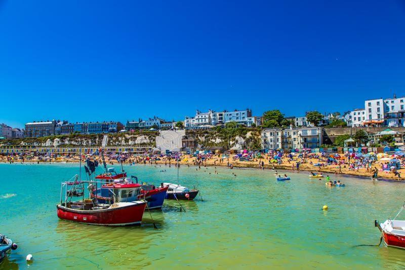 Cosy Coach House Garden Apartment By The Sea, Own Entrance Door, Garden Terrace With Exclusive Rear Door Access & Free Reserved Parking Space Only 2 Mtrs From Your Apt Door! Early Checkin From 3Pm And Late Check Out Till 11Am Available! Broadstairs Exteriér fotografie